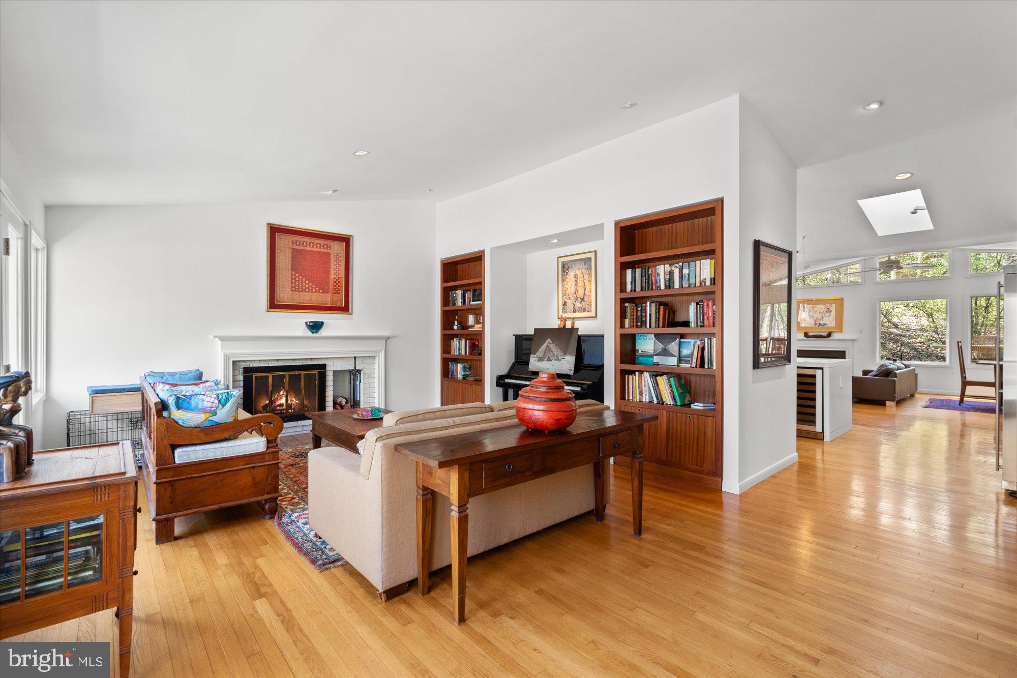 CARDEROCK SPRINGS - Residential