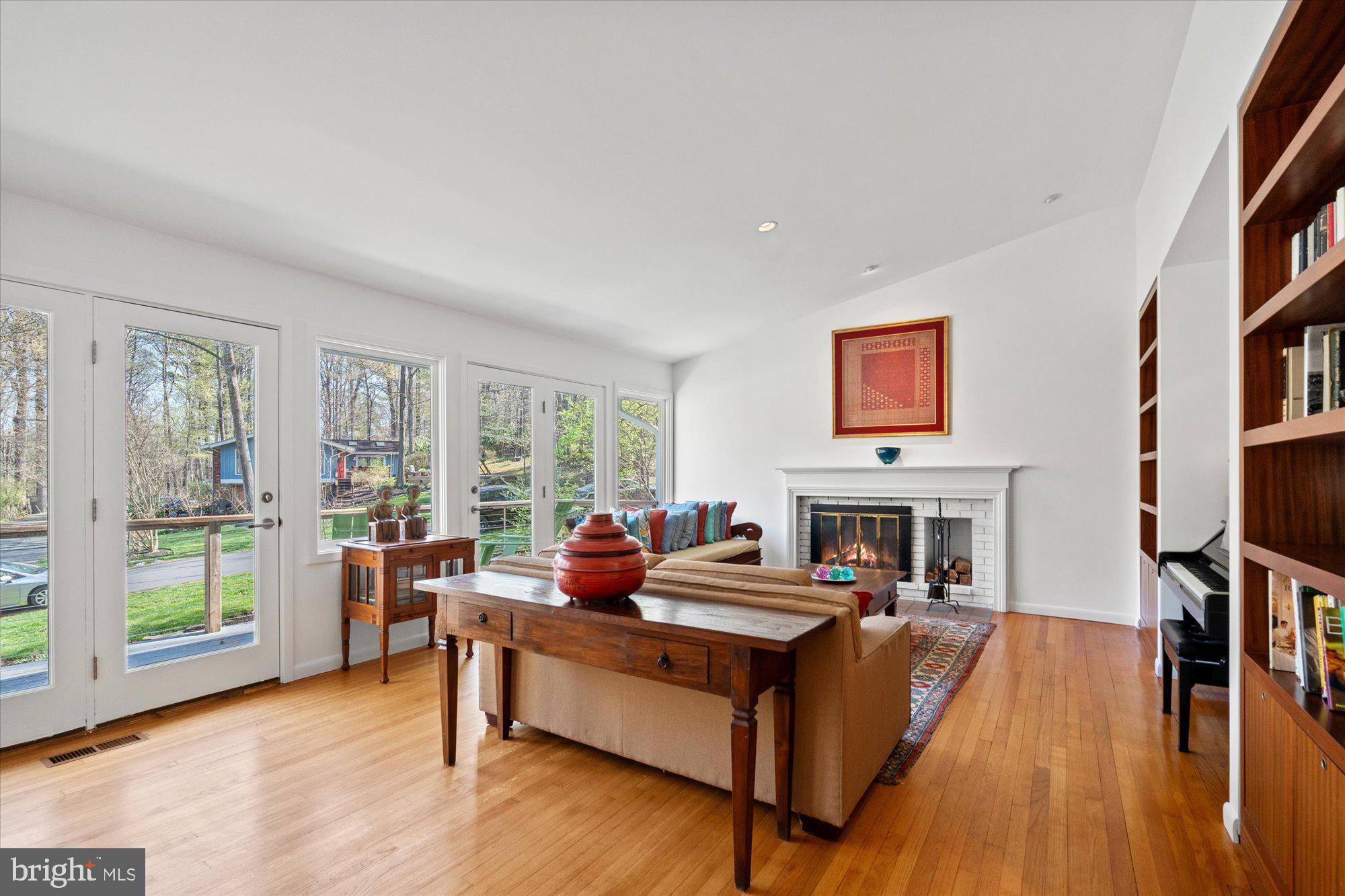 CARDEROCK SPRINGS - Residential