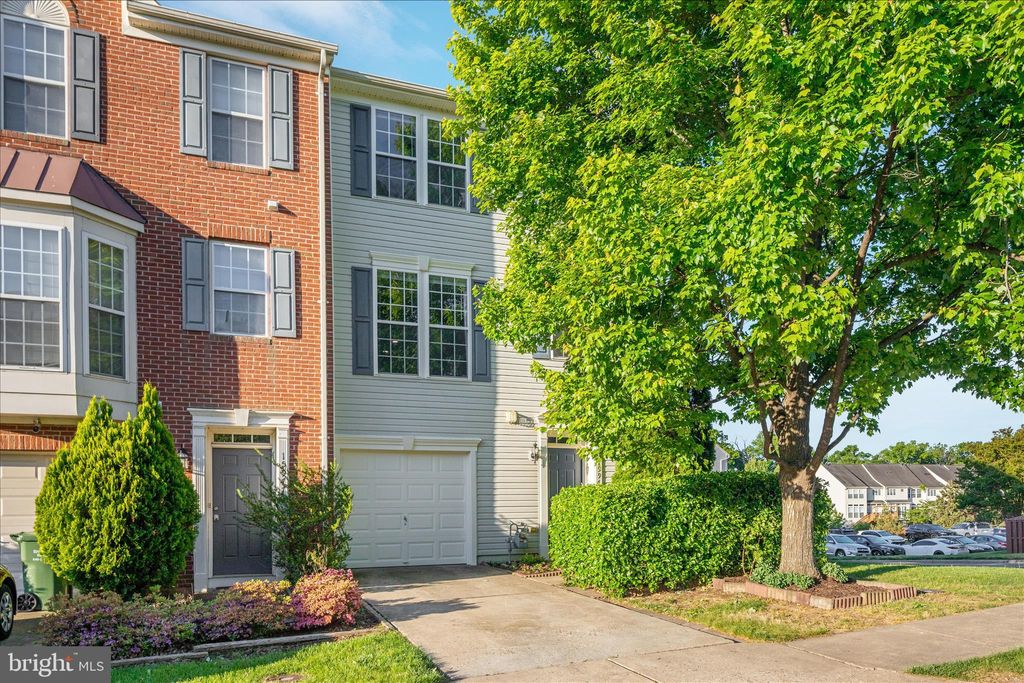 Photo of 15979 Canada Goose Loop, WOODBRIDGE, VA 22191 (MLS # VAPW2118930)