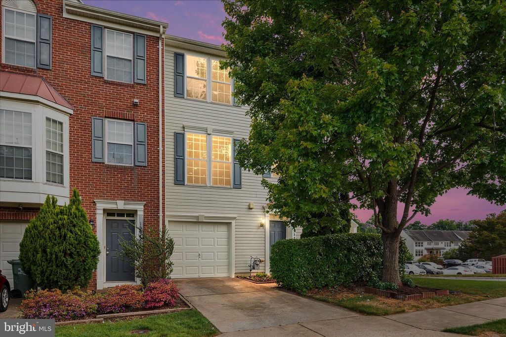 Photo of 15979 Canada Goose Loop, WOODBRIDGE, VA 22191 (MLS # VAPW2118930)
