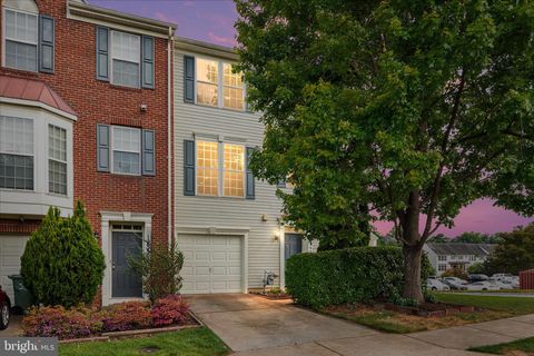 Photo of 15979 Canada Goose Loop, WOODBRIDGE, VA 22191 (MLS # VAPW2118930)