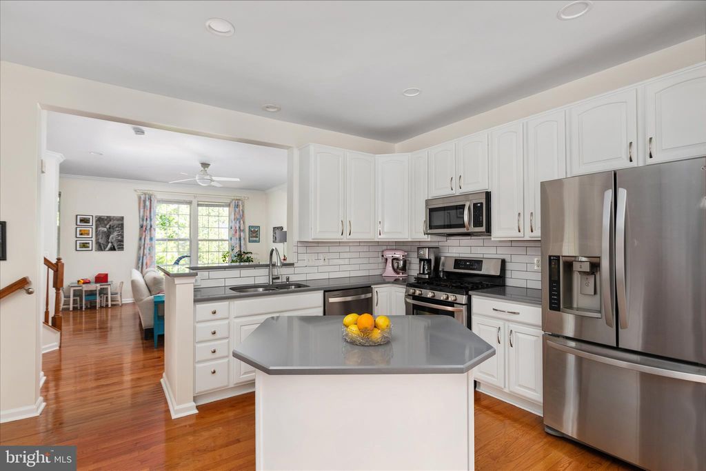 Photo of 15979 Canada Goose Loop, WOODBRIDGE, VA 22191 (MLS # VAPW2118930)