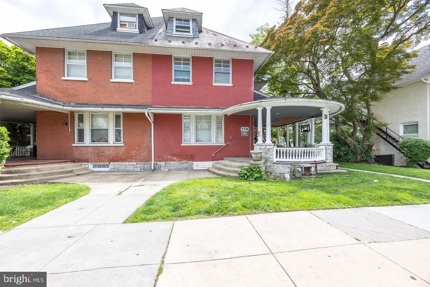 558 E LINCOLN HIGHWAY