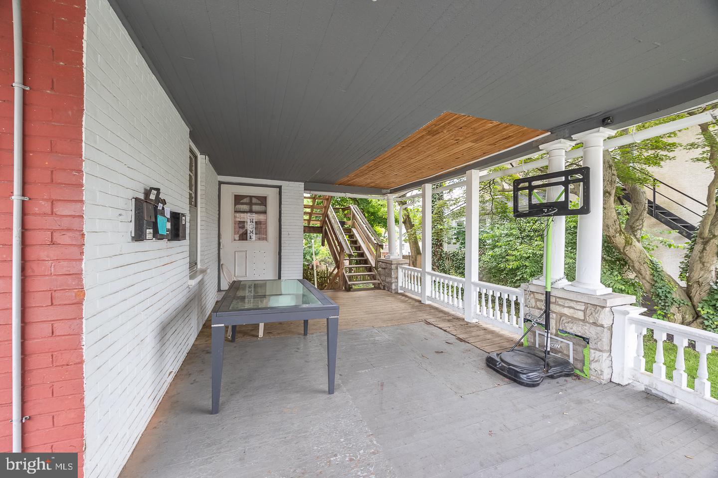 558 E LINCOLN HIGHWAY