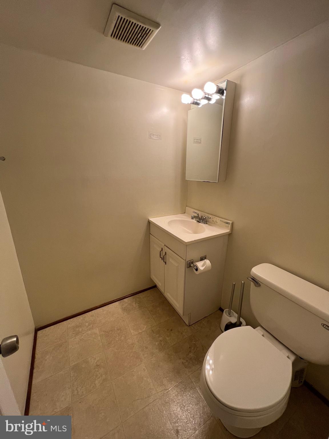 1521 KING WILLIAM DRIVE