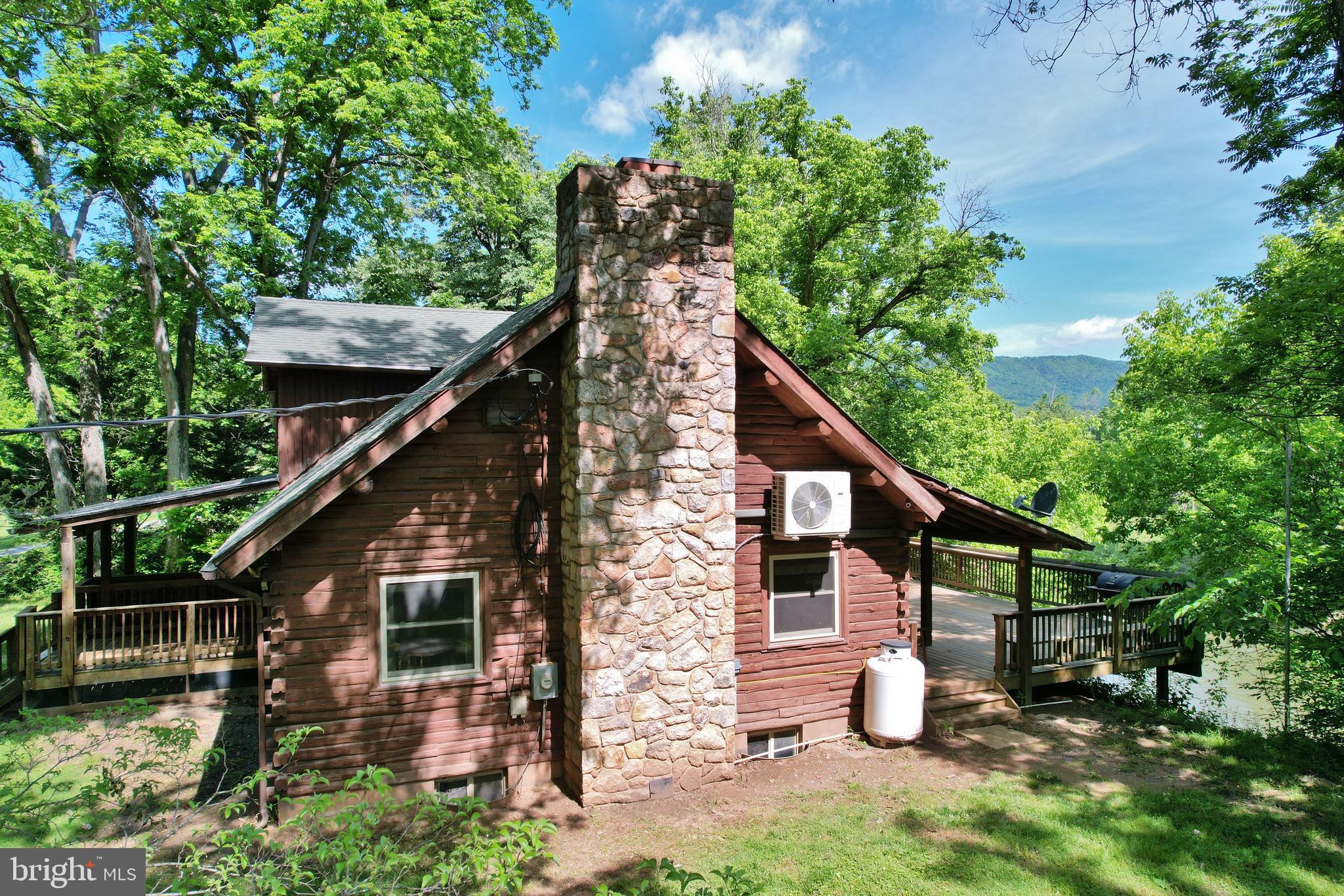 4136 US HIGHWAY 211 W