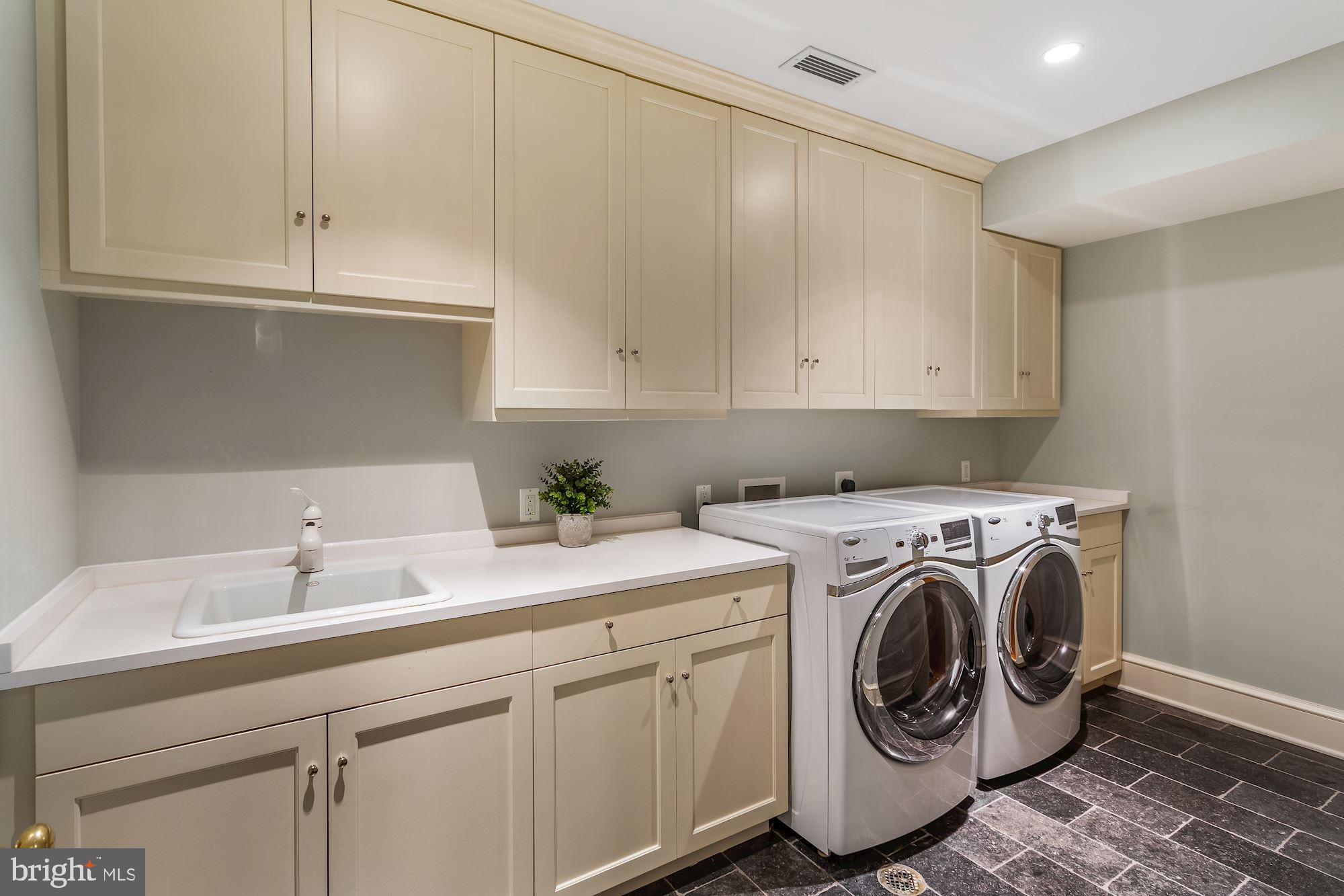 PHILLIPS PARK - Residential