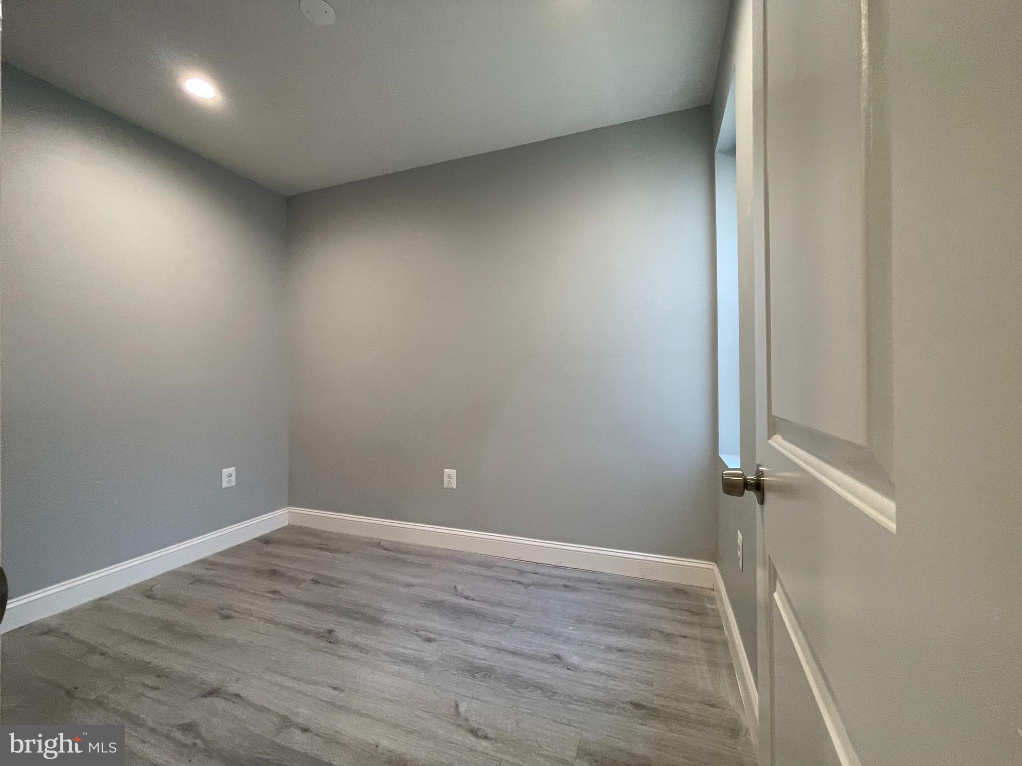 ELMWOOD PARK - Residential
