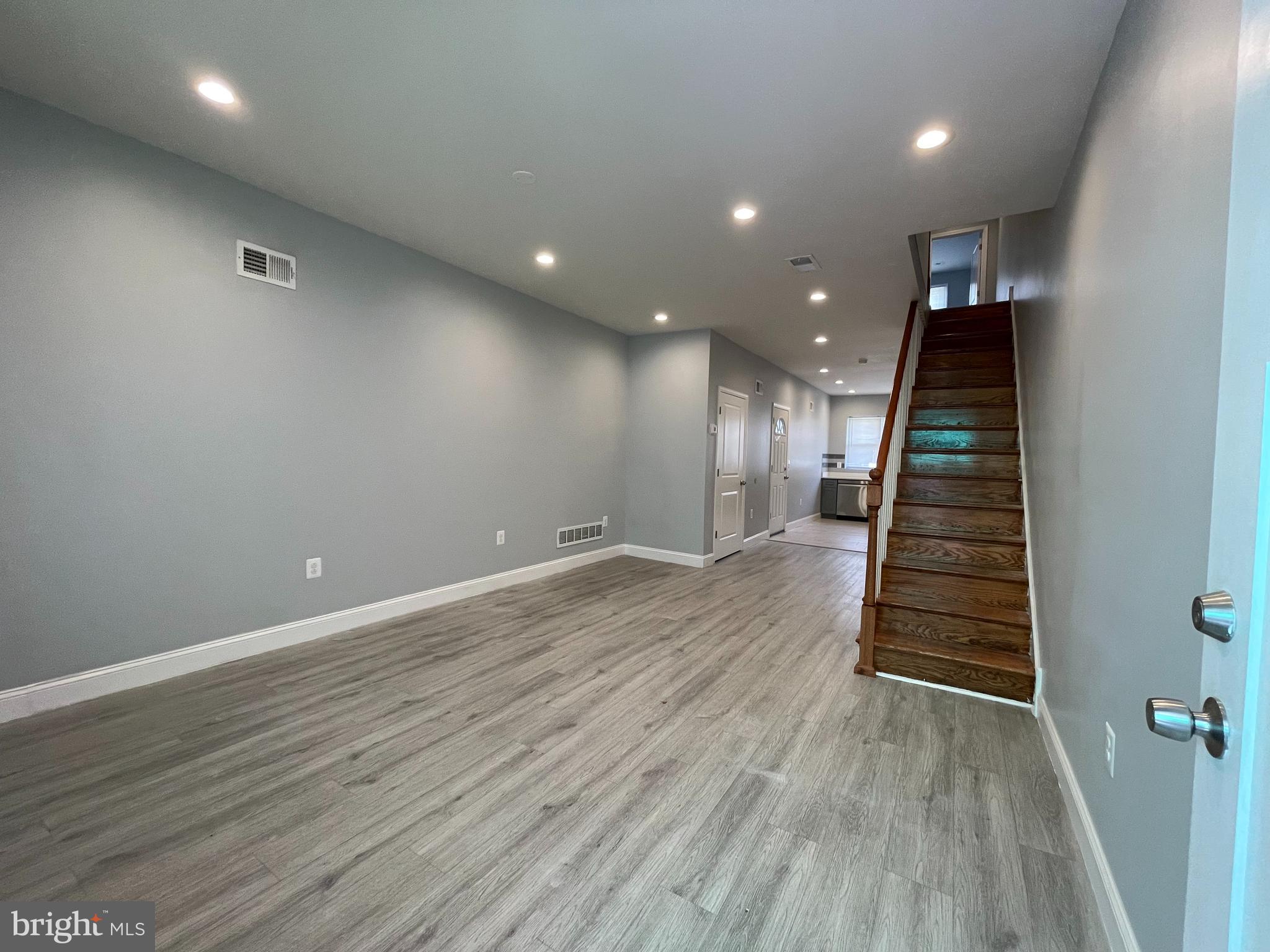ELMWOOD PARK - Residential