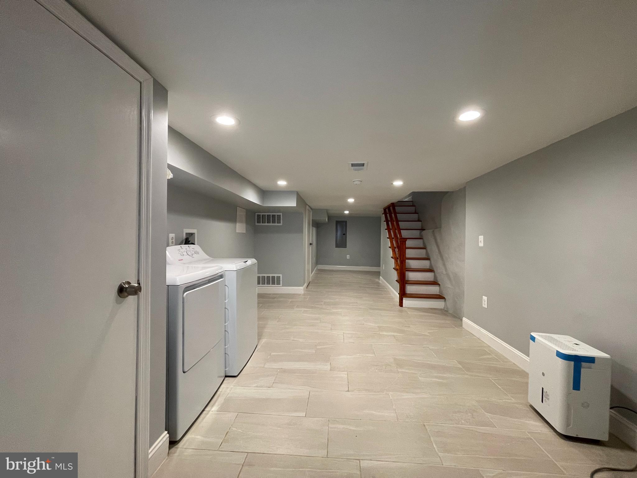 ELMWOOD PARK - Residential