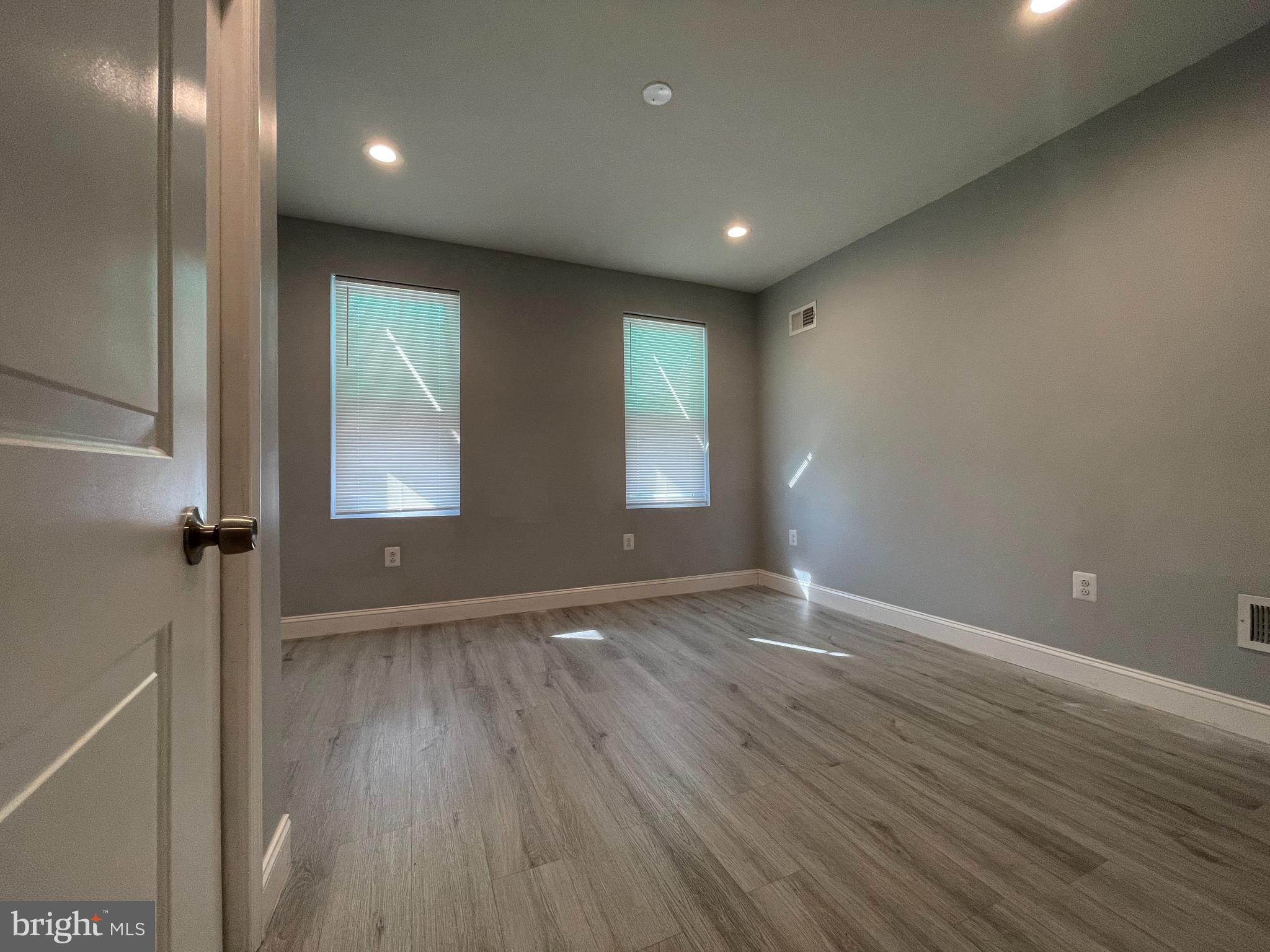 ELMWOOD PARK - Residential