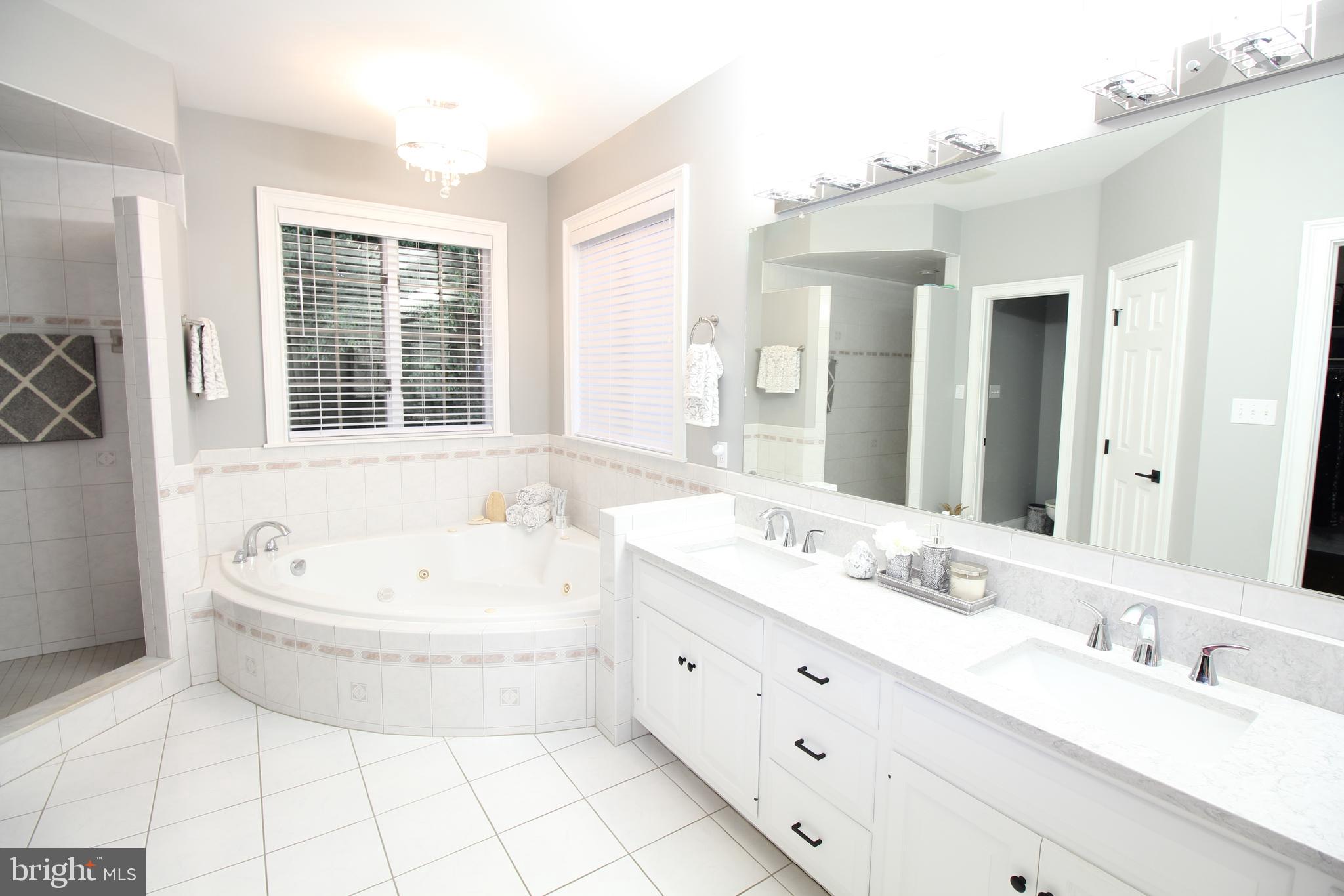 SHADY HILL ESTATES - Residential