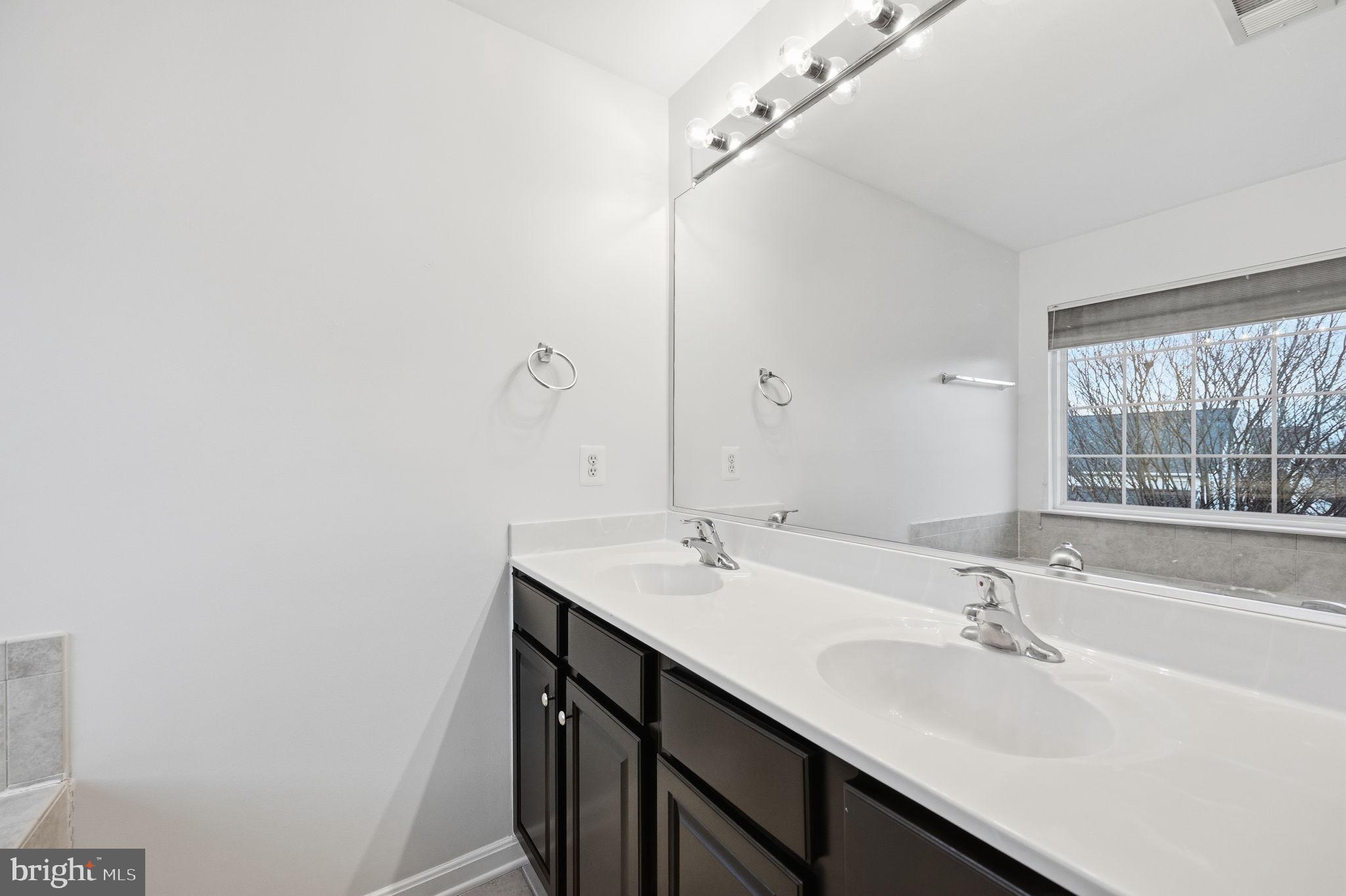 HUNTFIELD - Residential Lease