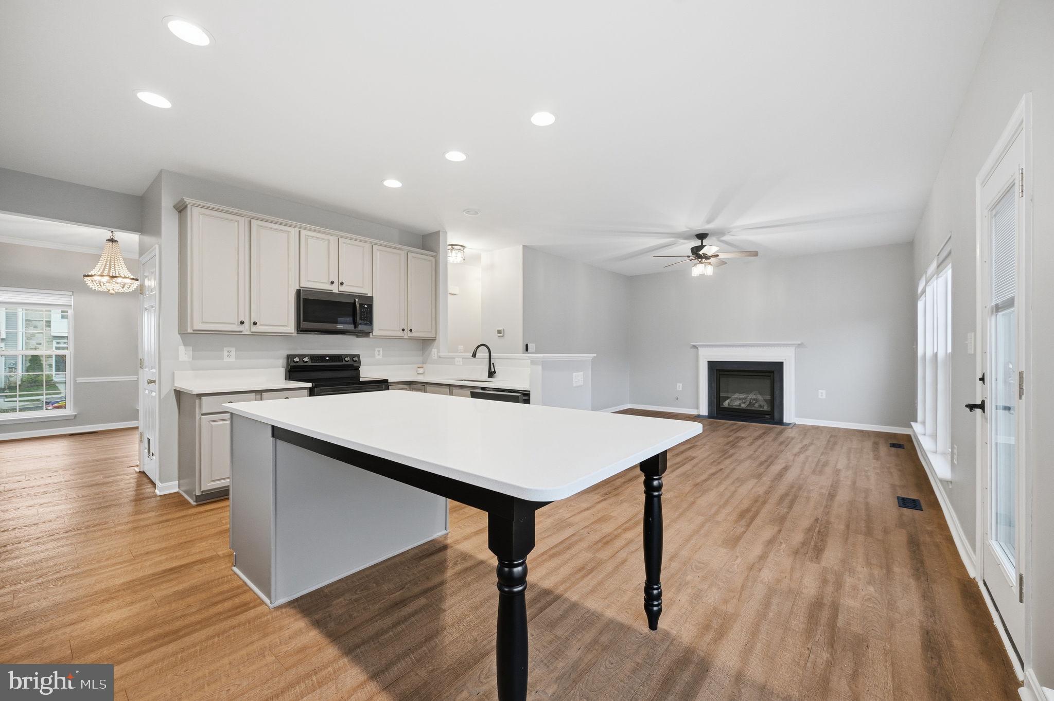 HUNTFIELD - Residential Lease