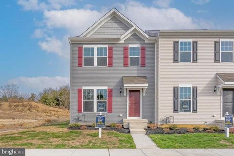 Townhouse For Sale - 36 Whitaker Court<br/> Cumberland County, MILLVILLE, NJ 08332