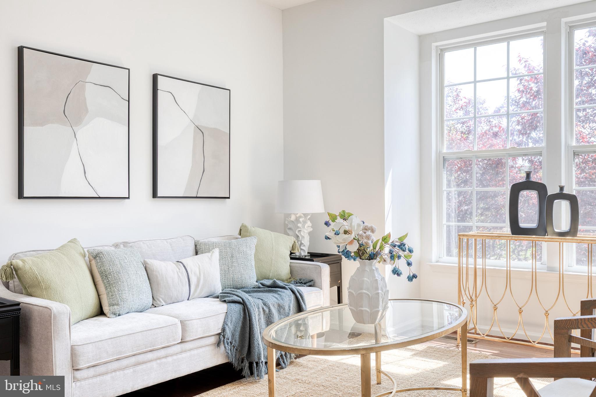 EATON SQUARE - Residential