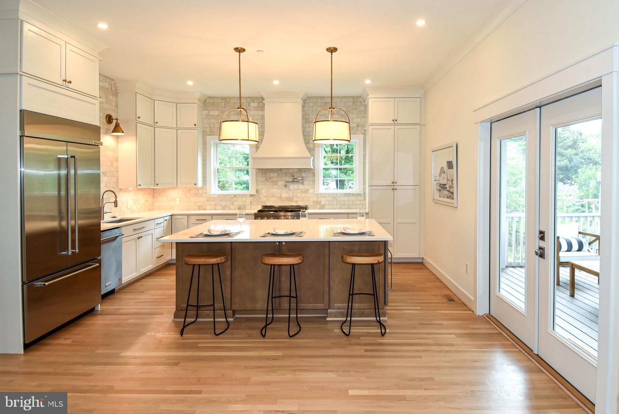 LEE CREST - Residential