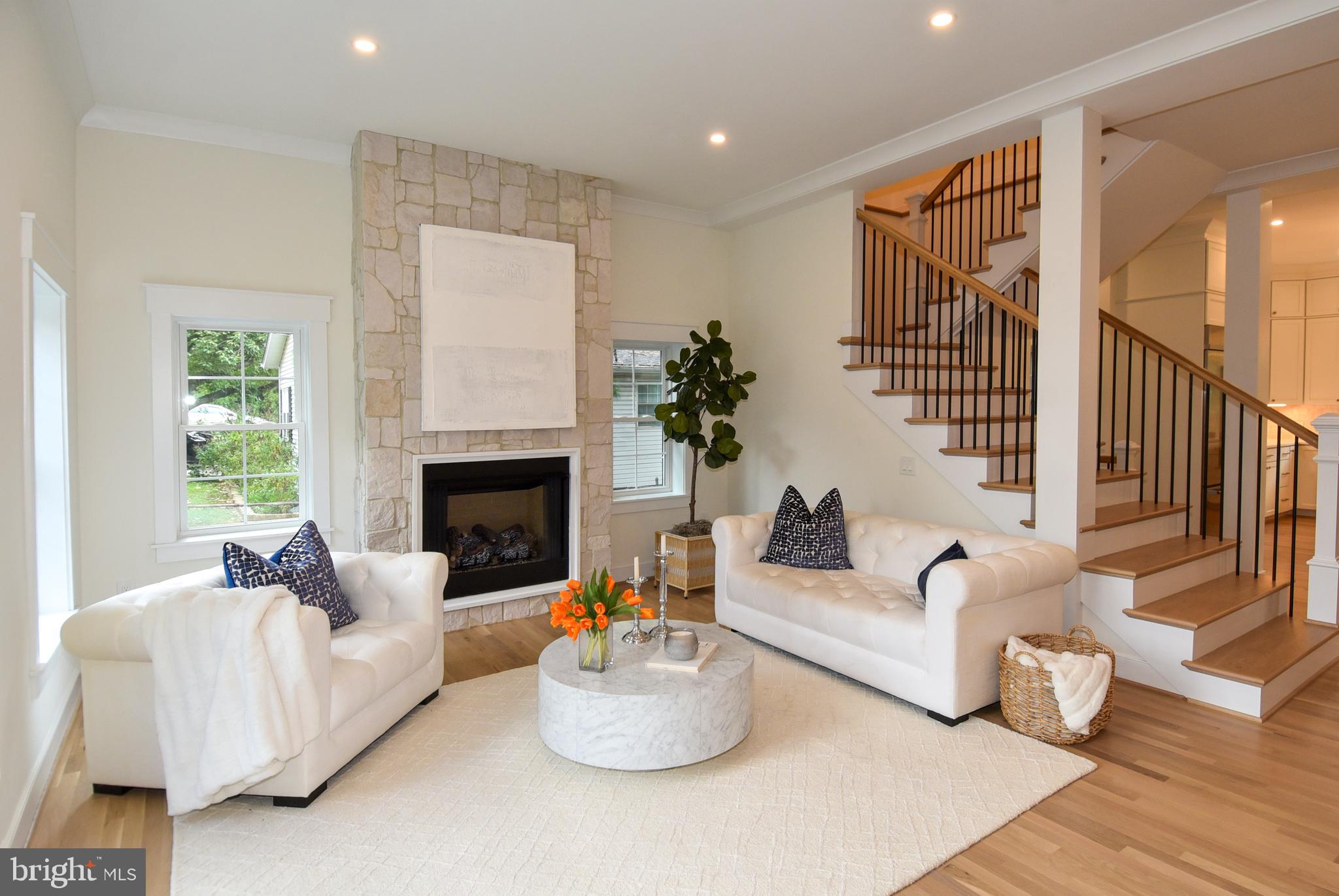 LEE CREST - Residential