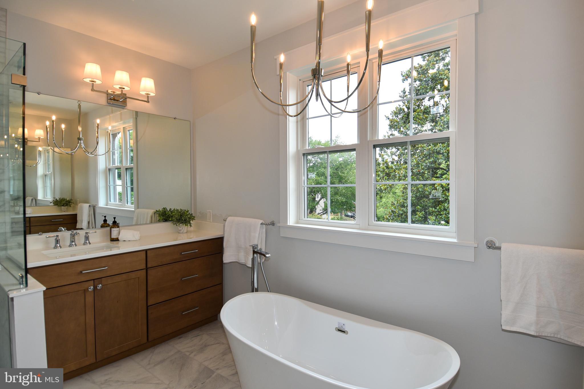 LEE CREST - Residential