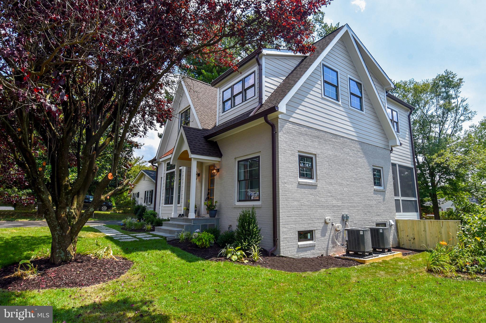 LEE CREST - Residential