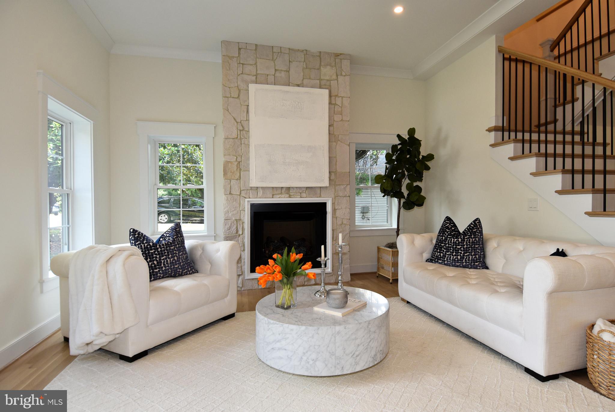 LEE CREST - Residential