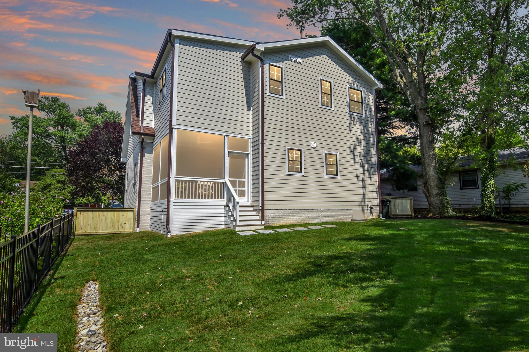 LEE CREST - Residential