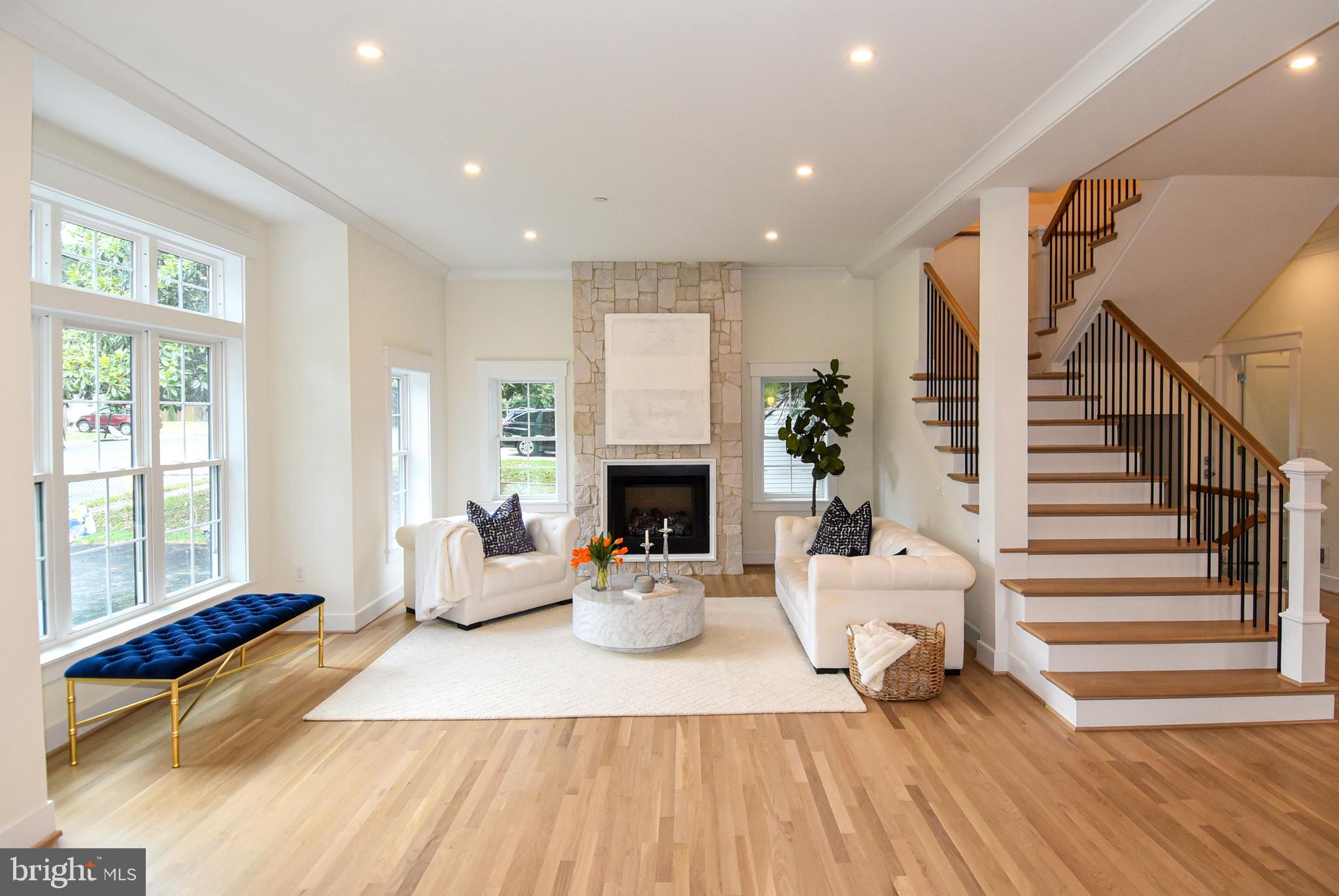 LEE CREST - Residential