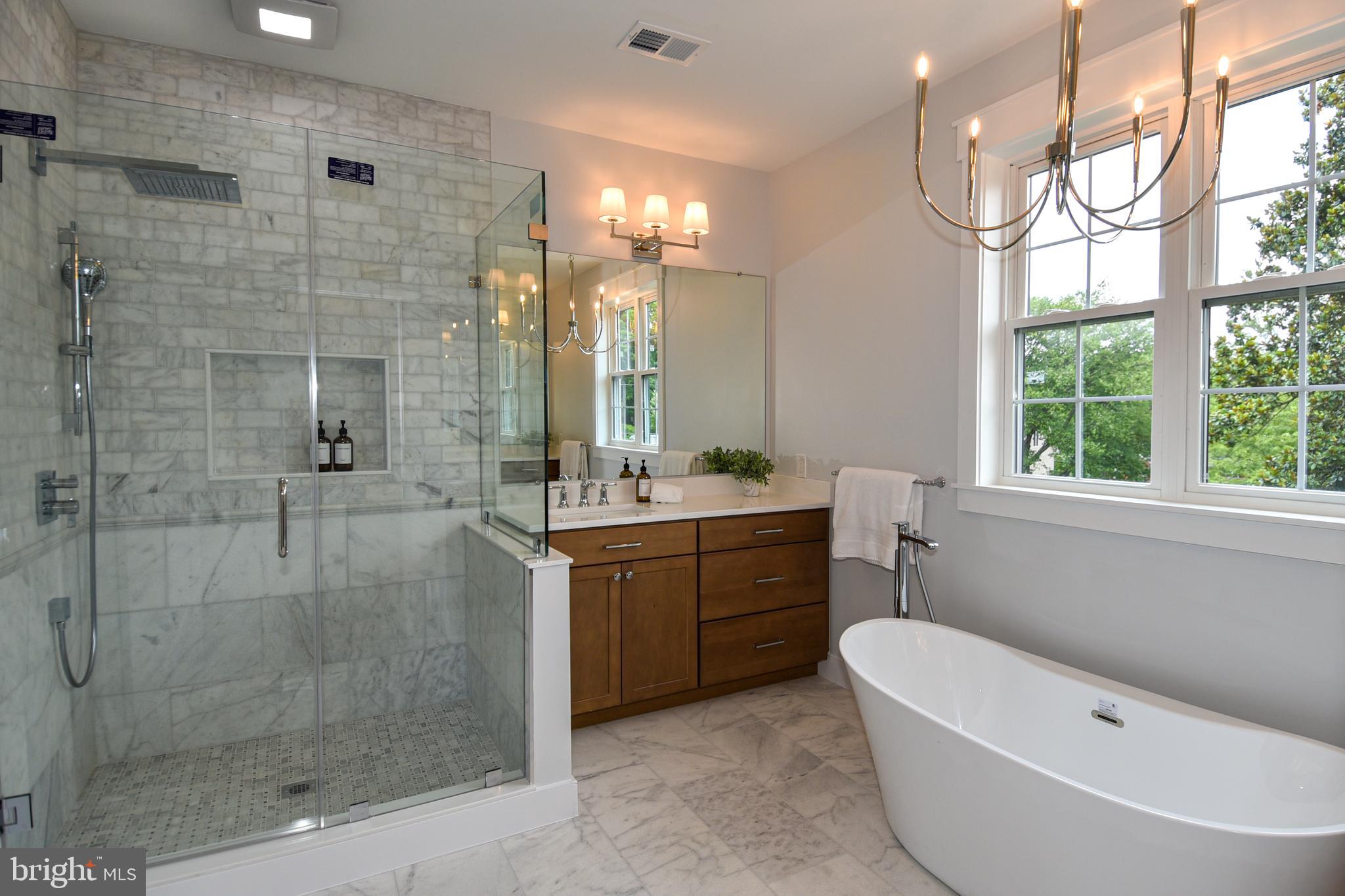 LEE CREST - Residential