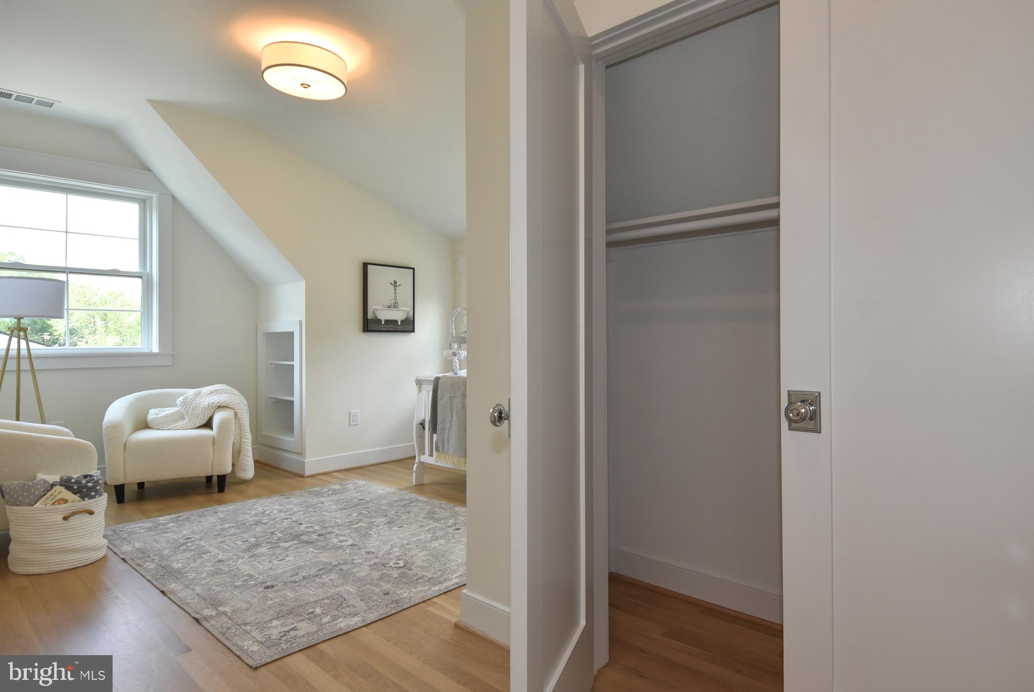 LEE CREST - Residential