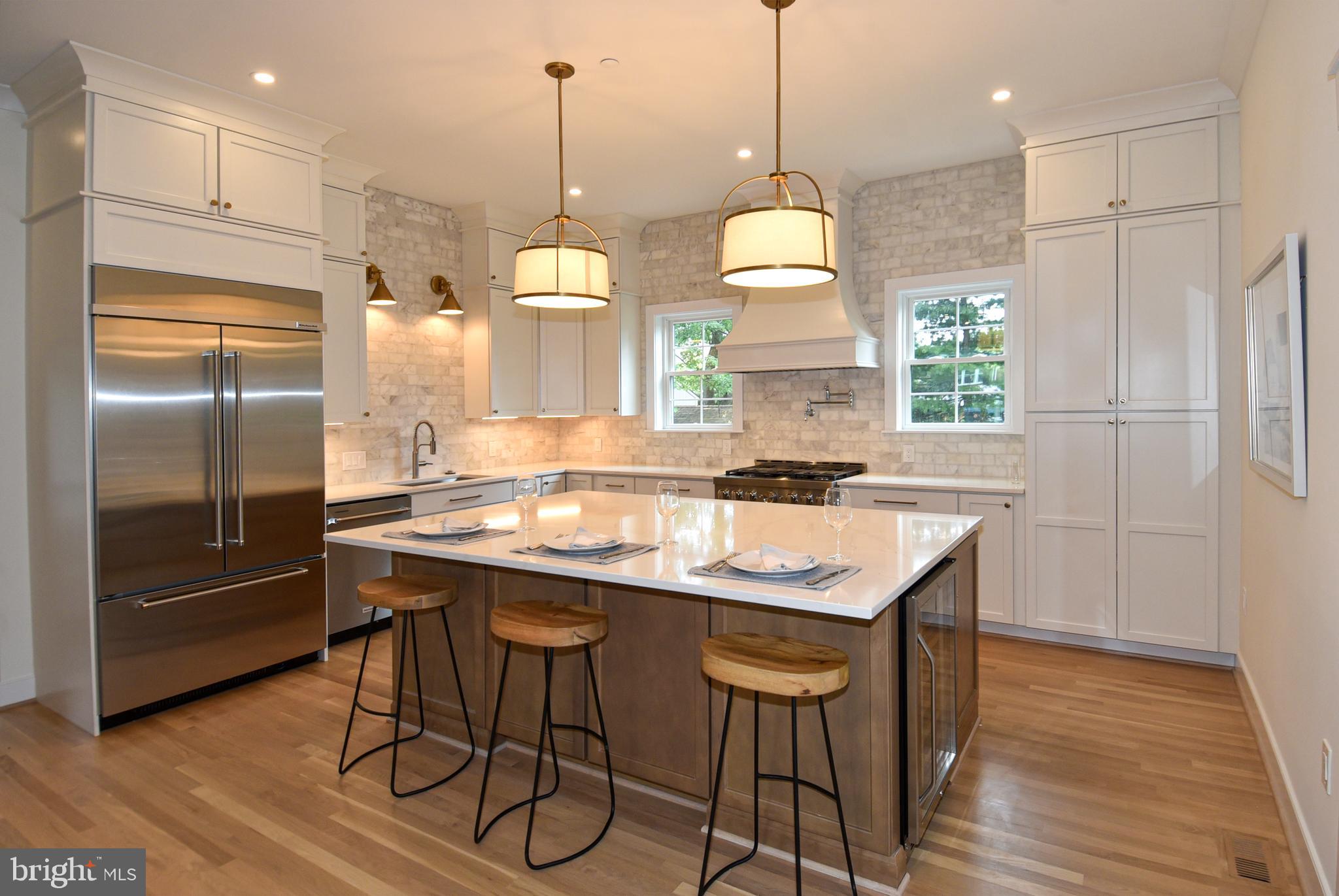 LEE CREST - Residential