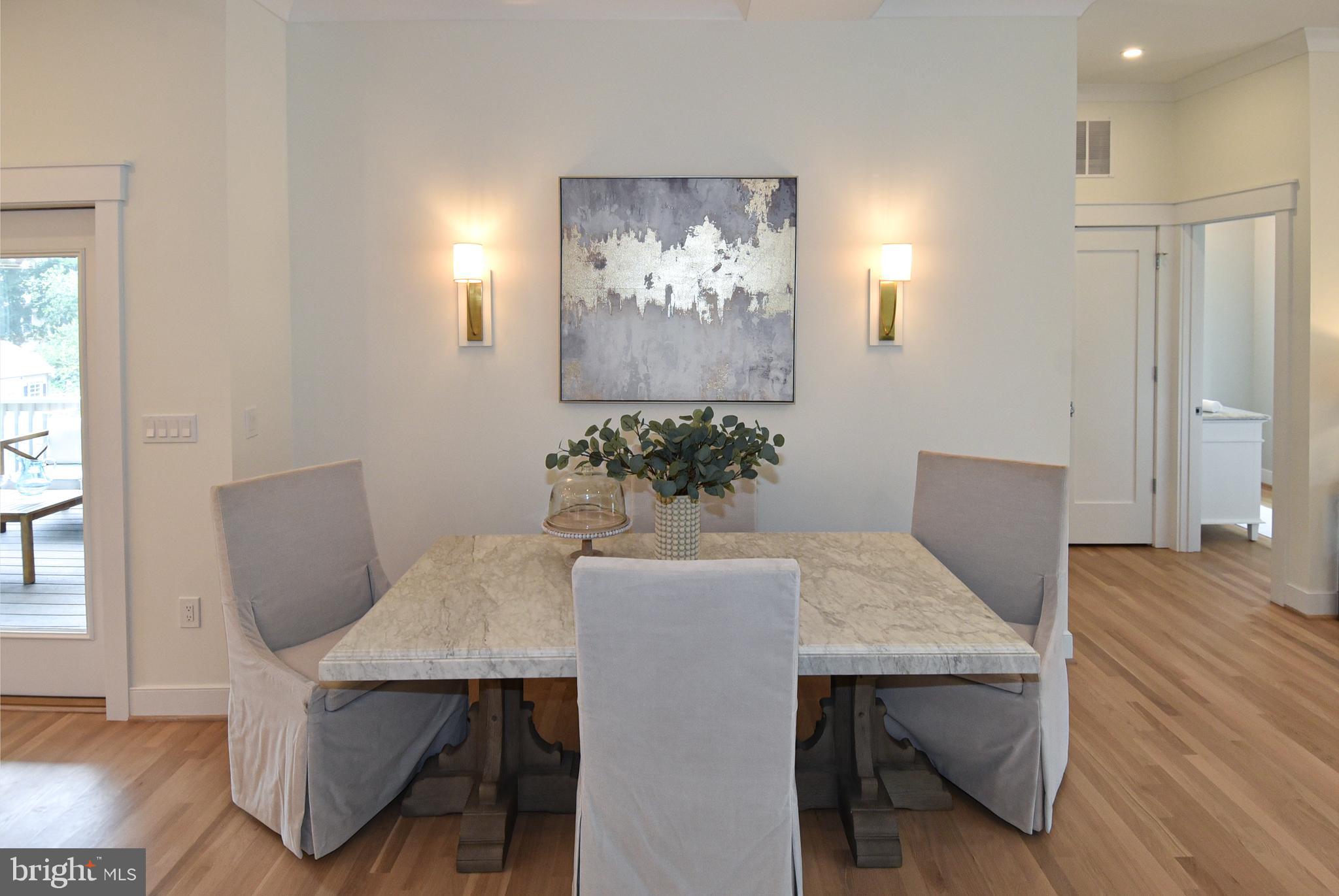 LEE CREST - Residential