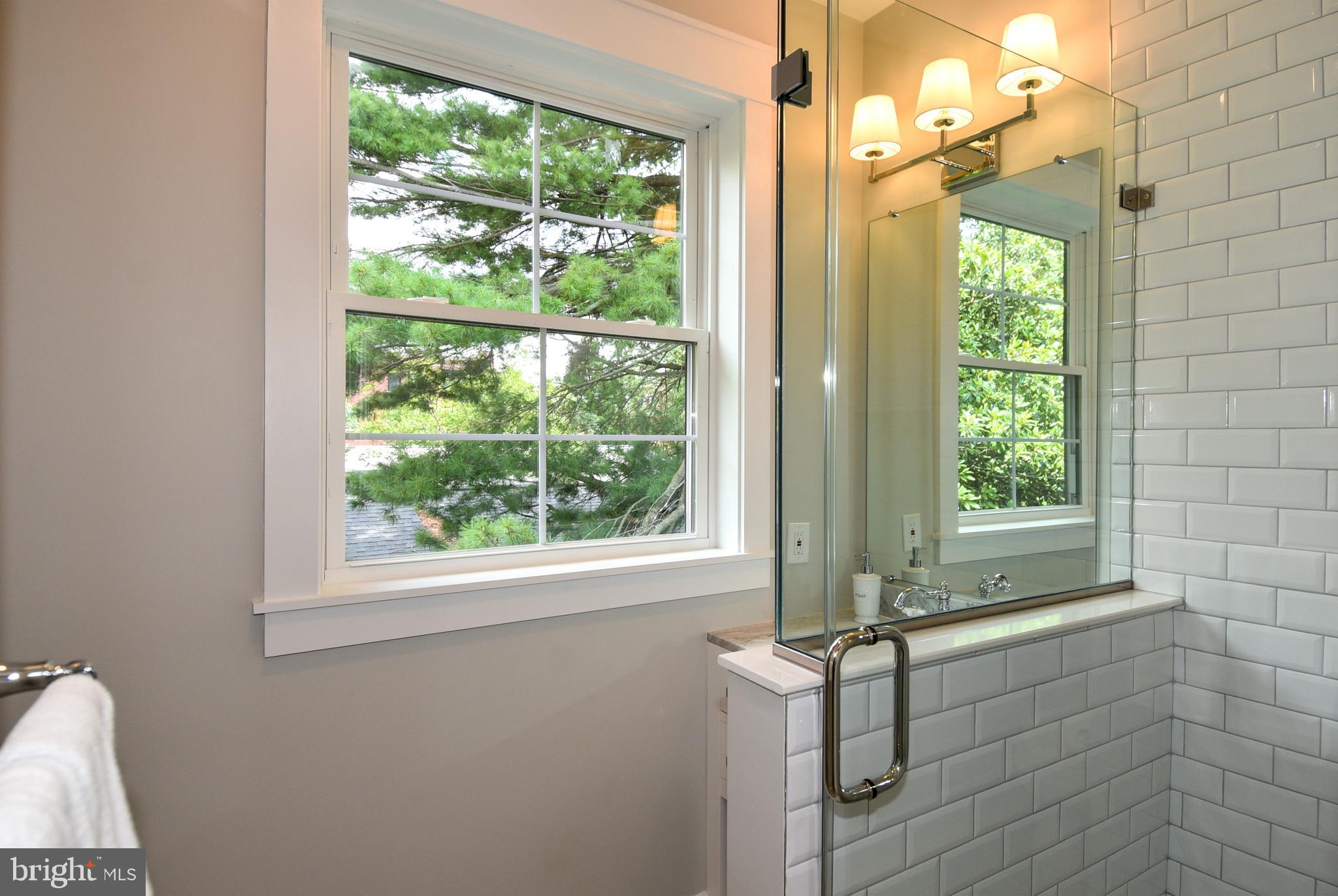 LEE CREST - Residential