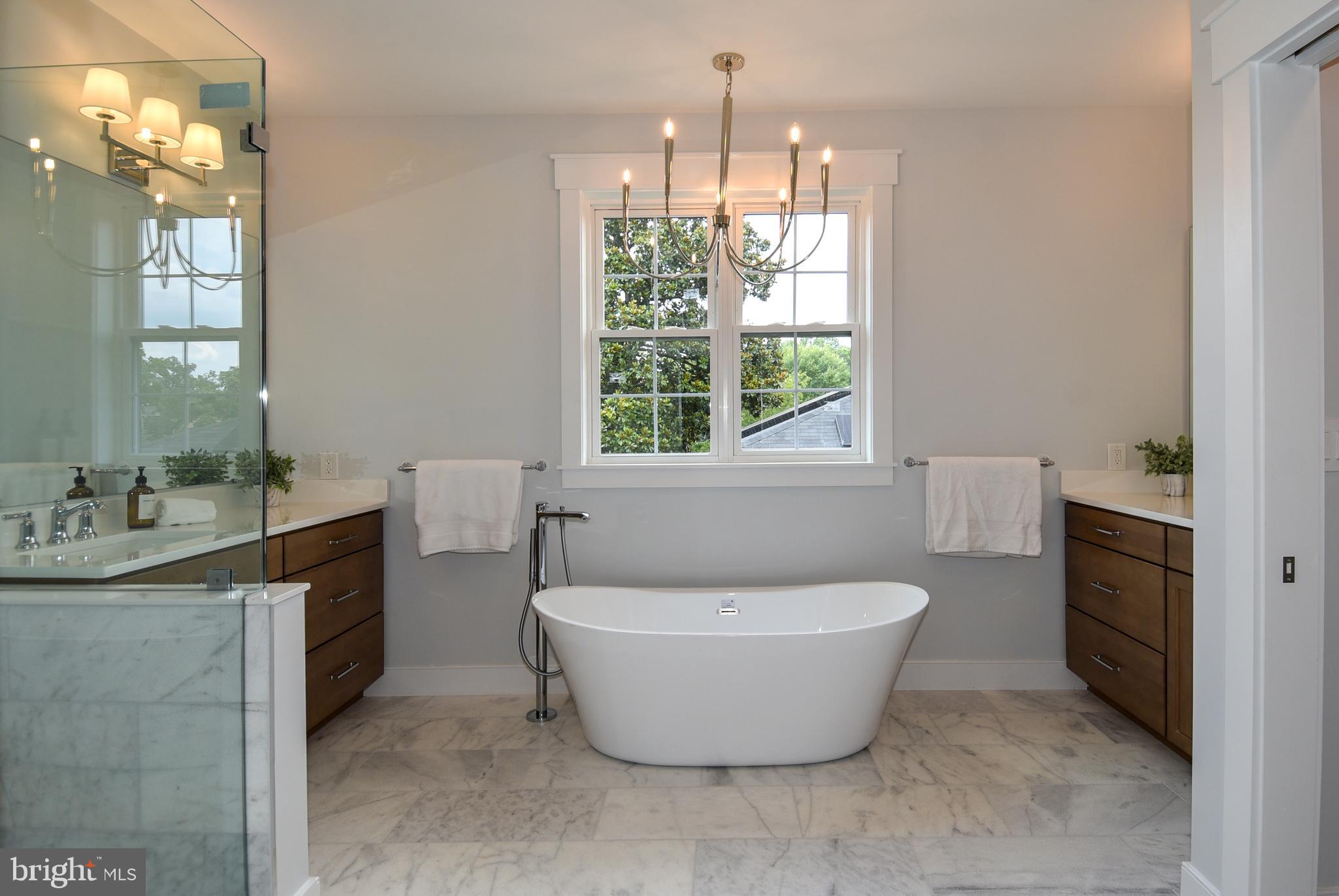 LEE CREST - Residential