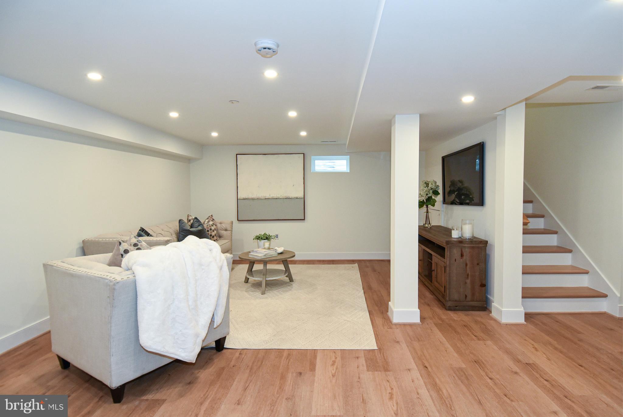 LEE CREST - Residential