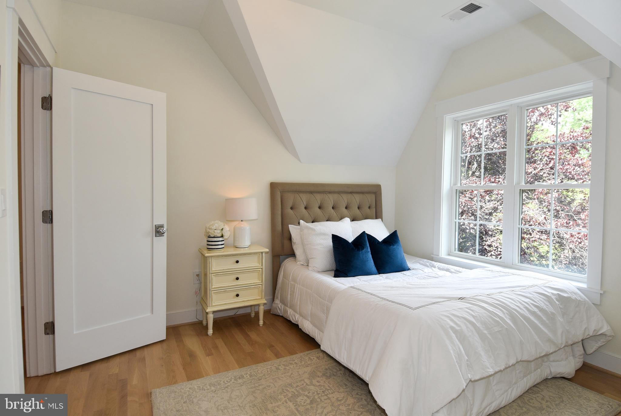 LEE CREST - Residential