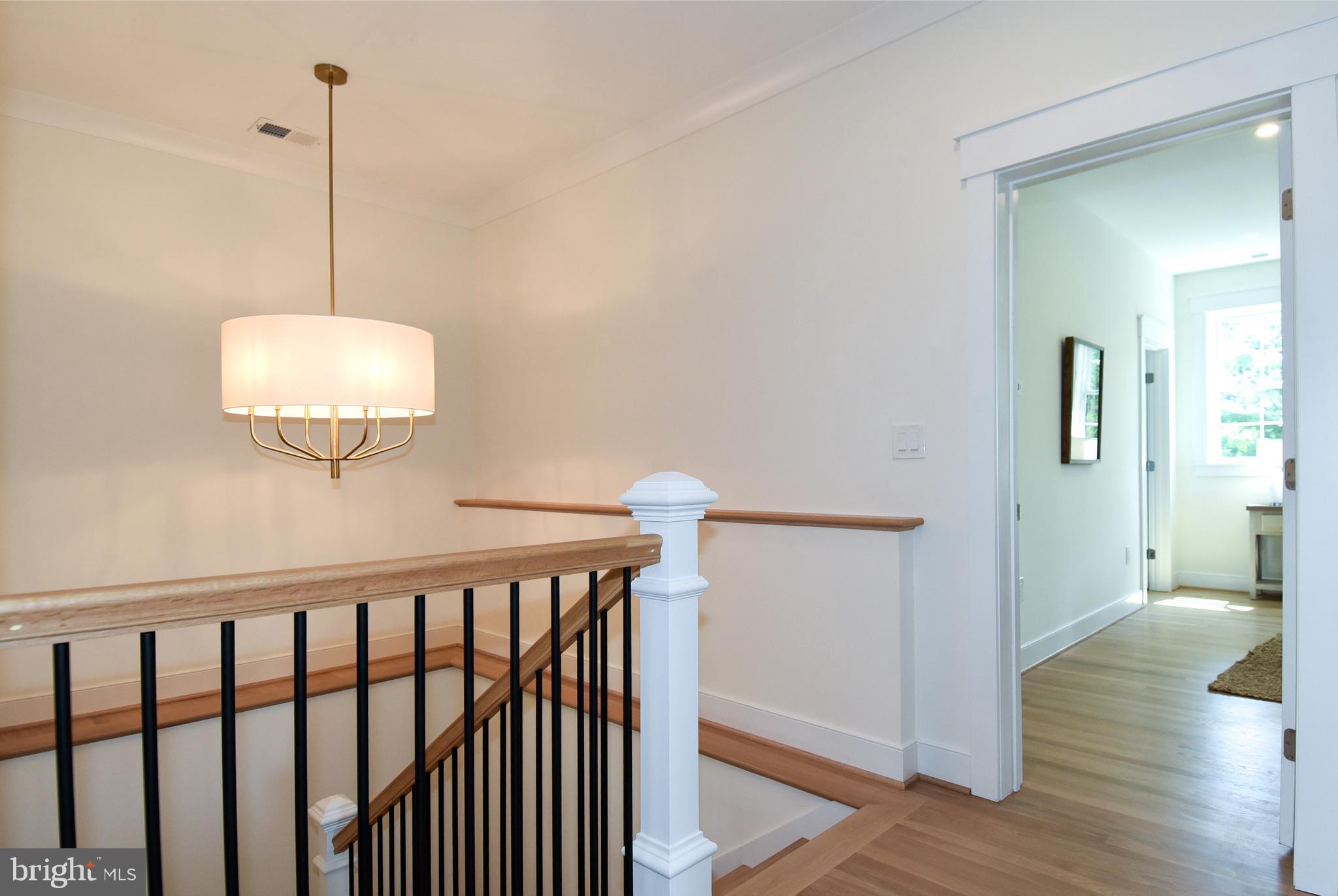 LEE CREST - Residential