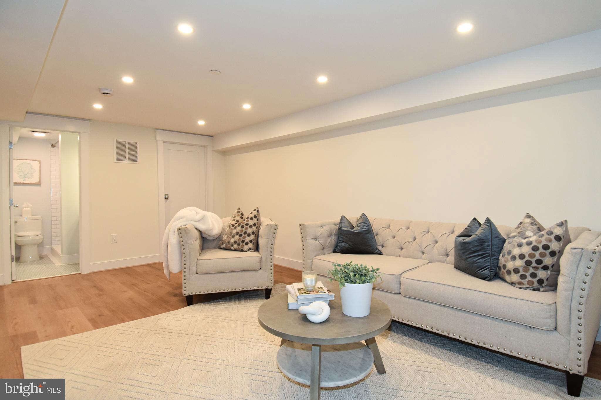 LEE CREST - Residential