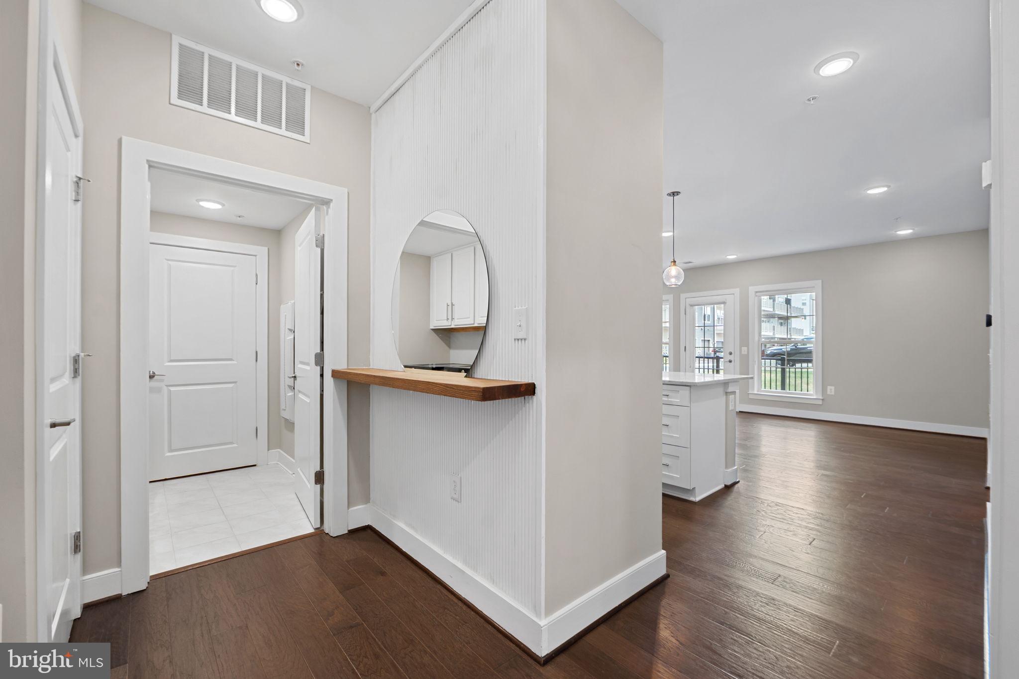 210 DECOVERLY DRIVE 106