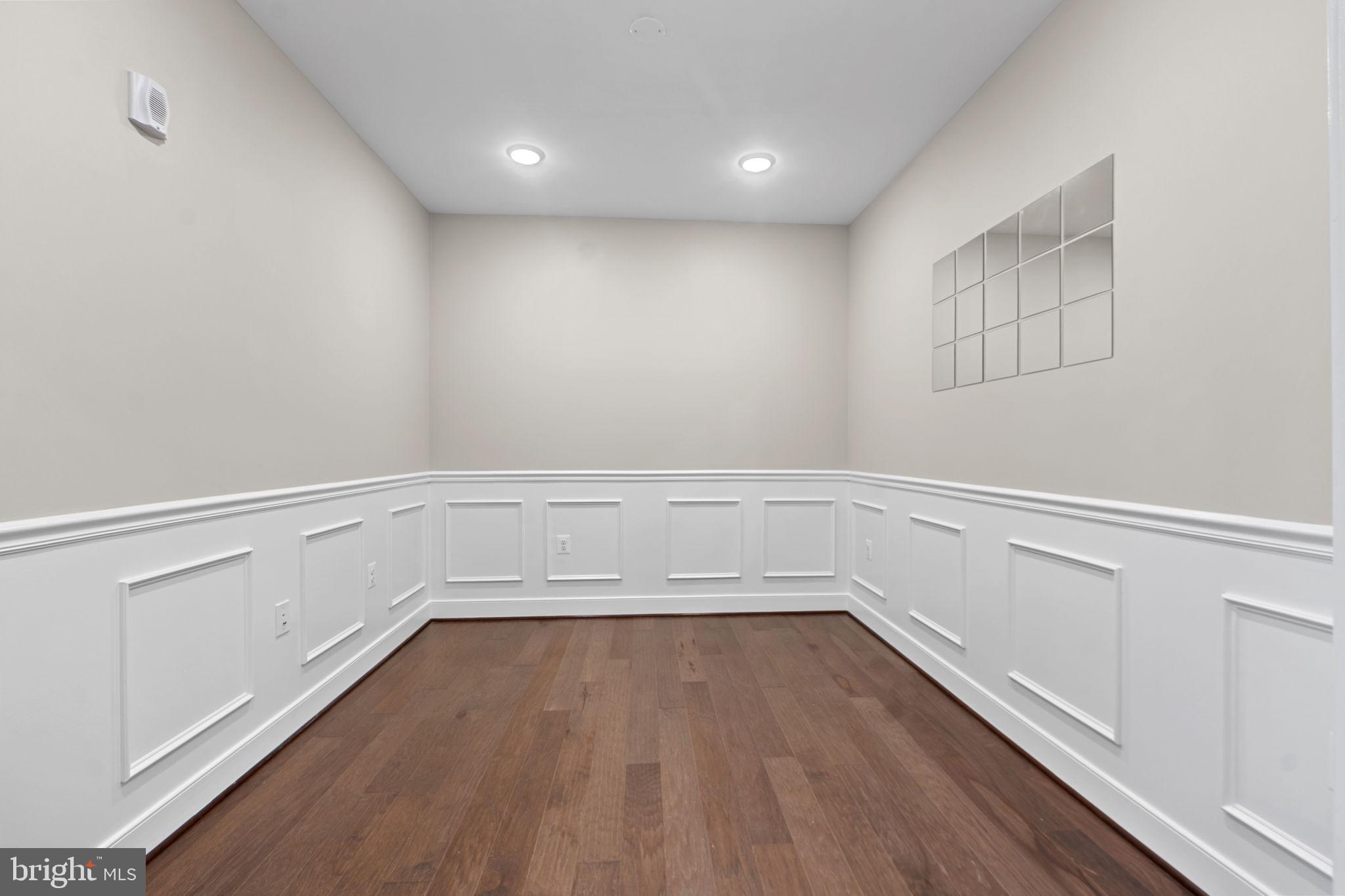 210 DECOVERLY DRIVE 106