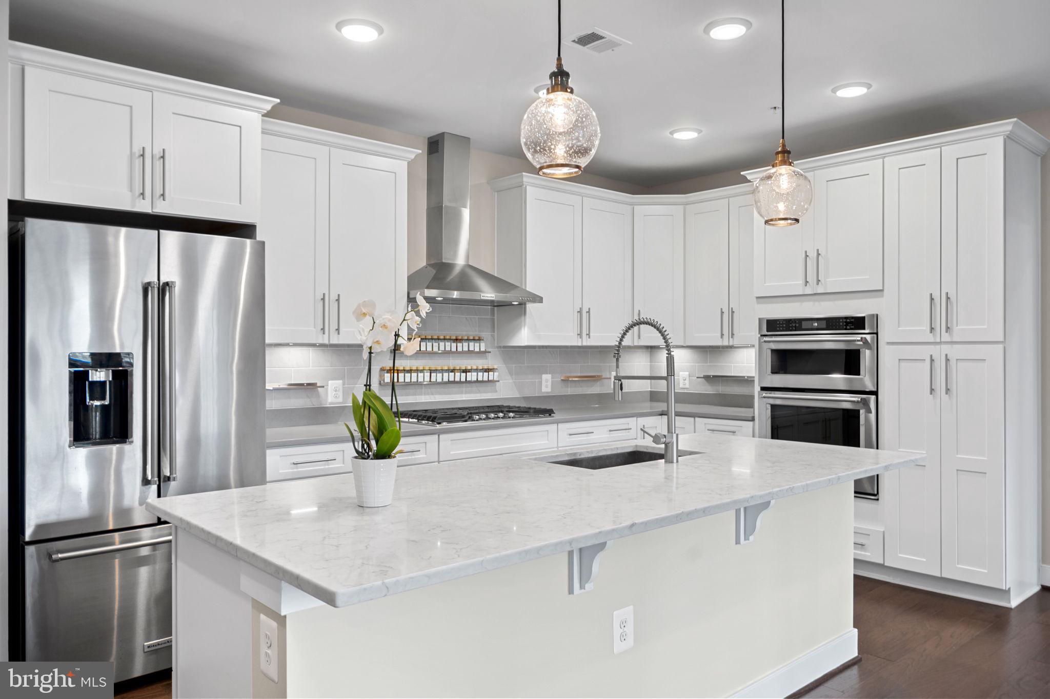 210 DECOVERLY DRIVE 106