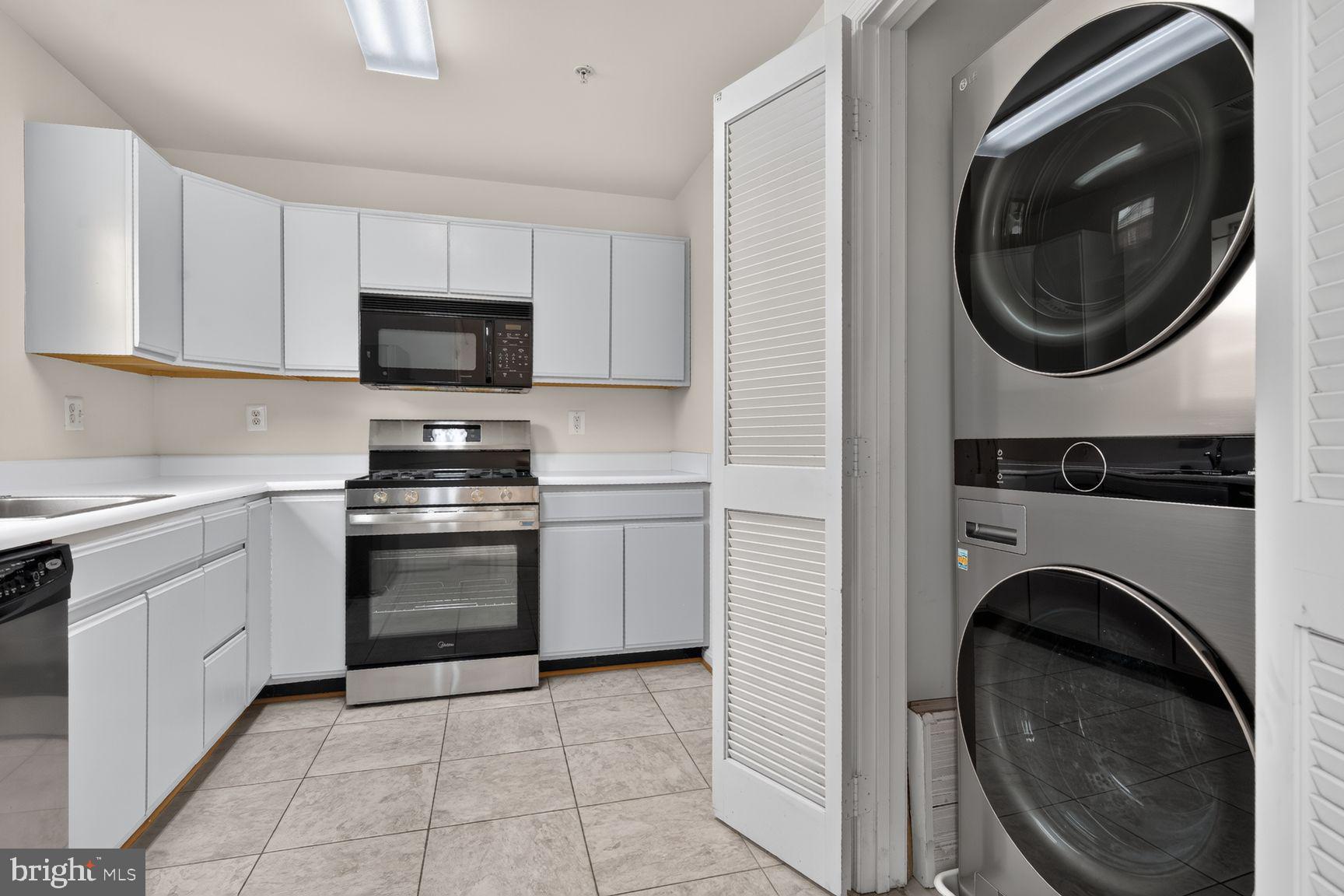 655 CONSTELLATION SQUARE SE B