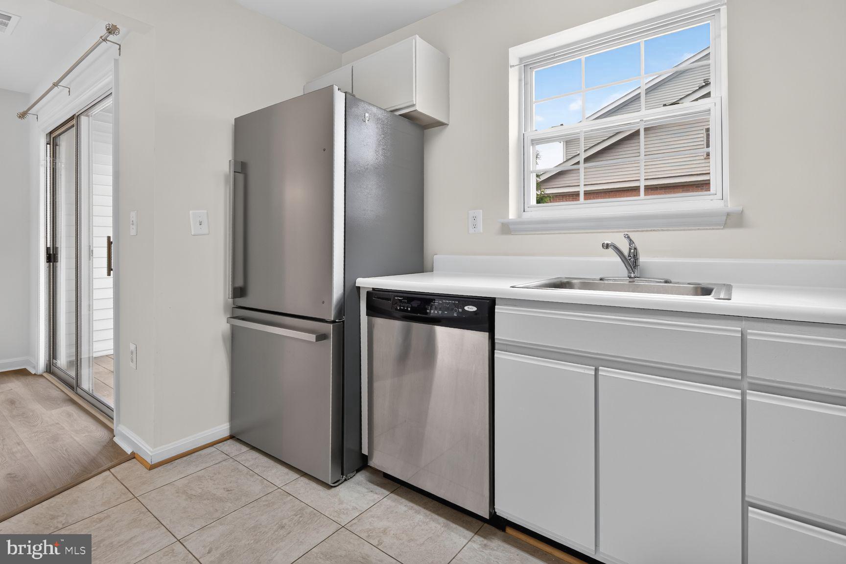 655 CONSTELLATION SQUARE SE B