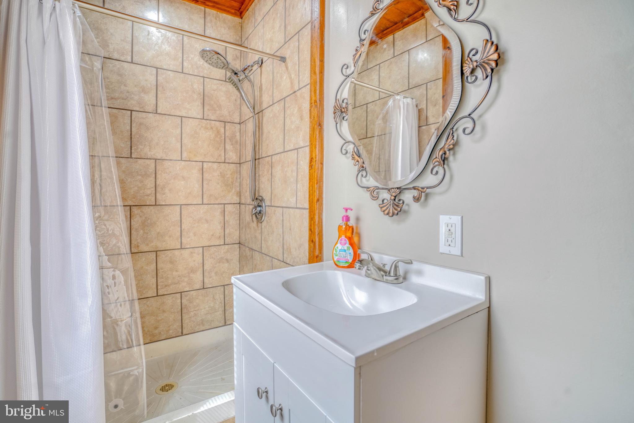 BRIDESBURG - Residential