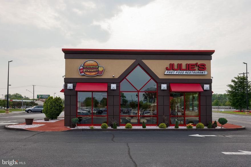 4850 Penn Avenue is a 2,945 square foot building located in Sinking Spring, South Heidelberg Township. The establishment will be sold as a vacant quick-service restaurant (QSR) that features state-of-the-art equipment, two ADA-compliant restrooms, a drive-through window, and 41 parking spaces. The restaurant occupies a distinct parcel, separate from the rest of the shopping center. Tenants of the Sinking Spring Shopping Center include Redner’s, Tower Health Urgent Care, M&T Bank, Wendy’s, Wine & Spirits, Super Cuts, and China Moon. The area experiences an approximate traffic flow of 19,000 vehicles per day.