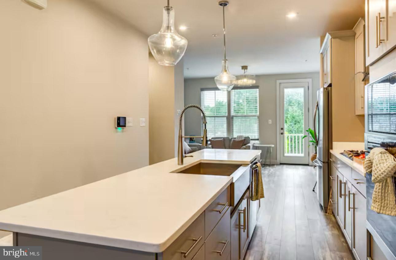 CAPITAL COURT - Residential Lease