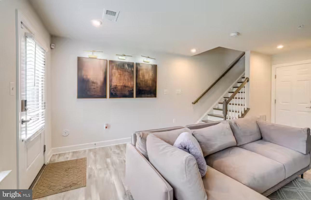 CAPITAL COURT - Residential Lease