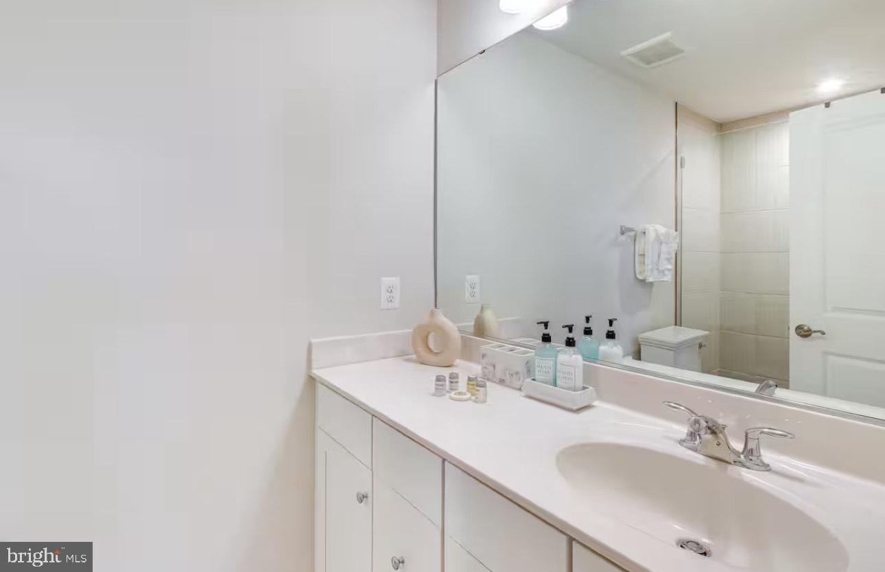 CAPITAL COURT - Residential Lease