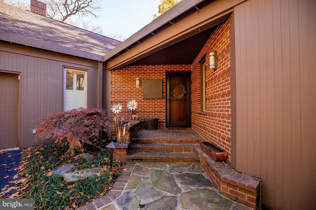 Photo of 723 BUCKWOOD LN, LITITZ, PA 17543 (MLS # PALA2027226)