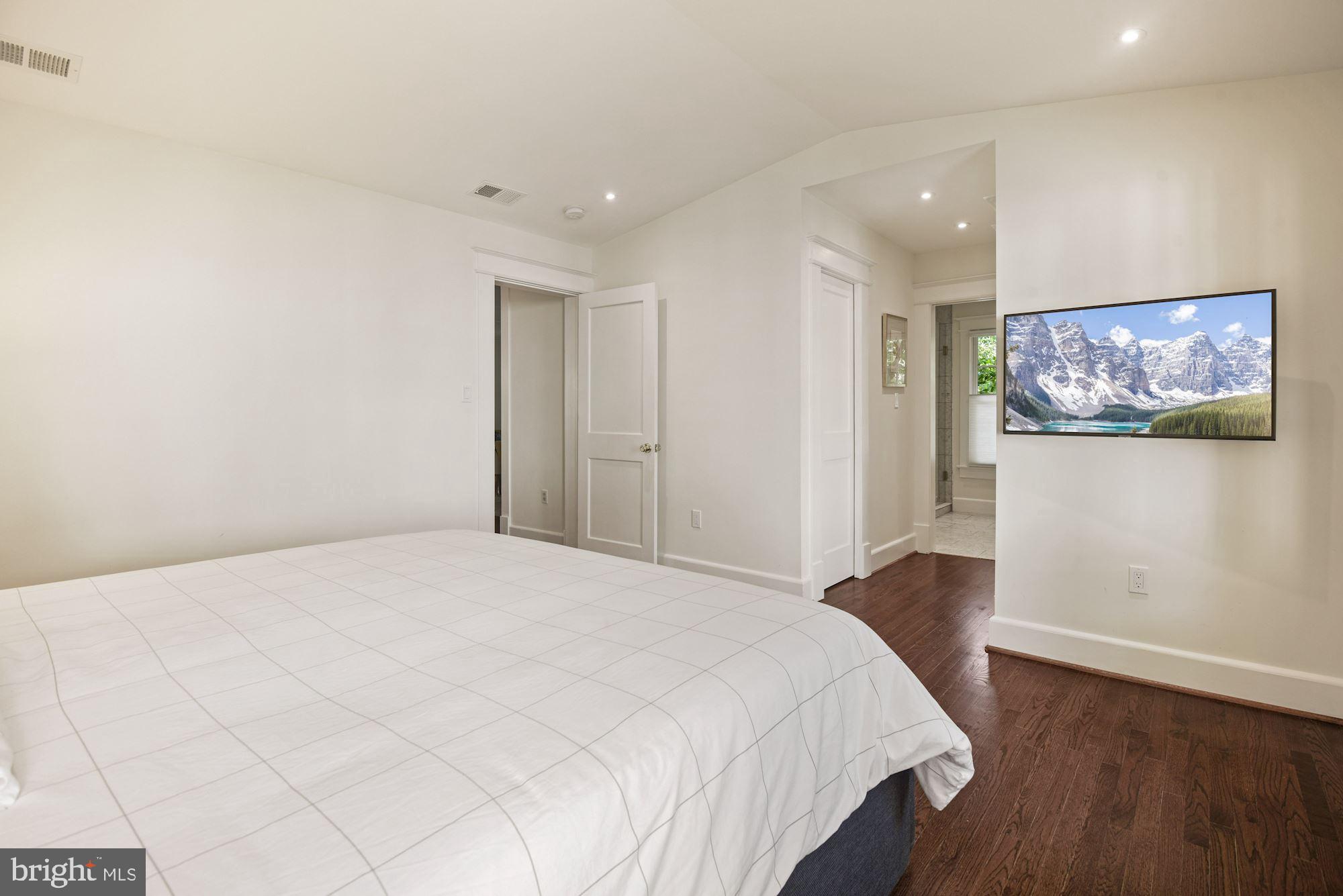 CHEVY CHASE - Residential