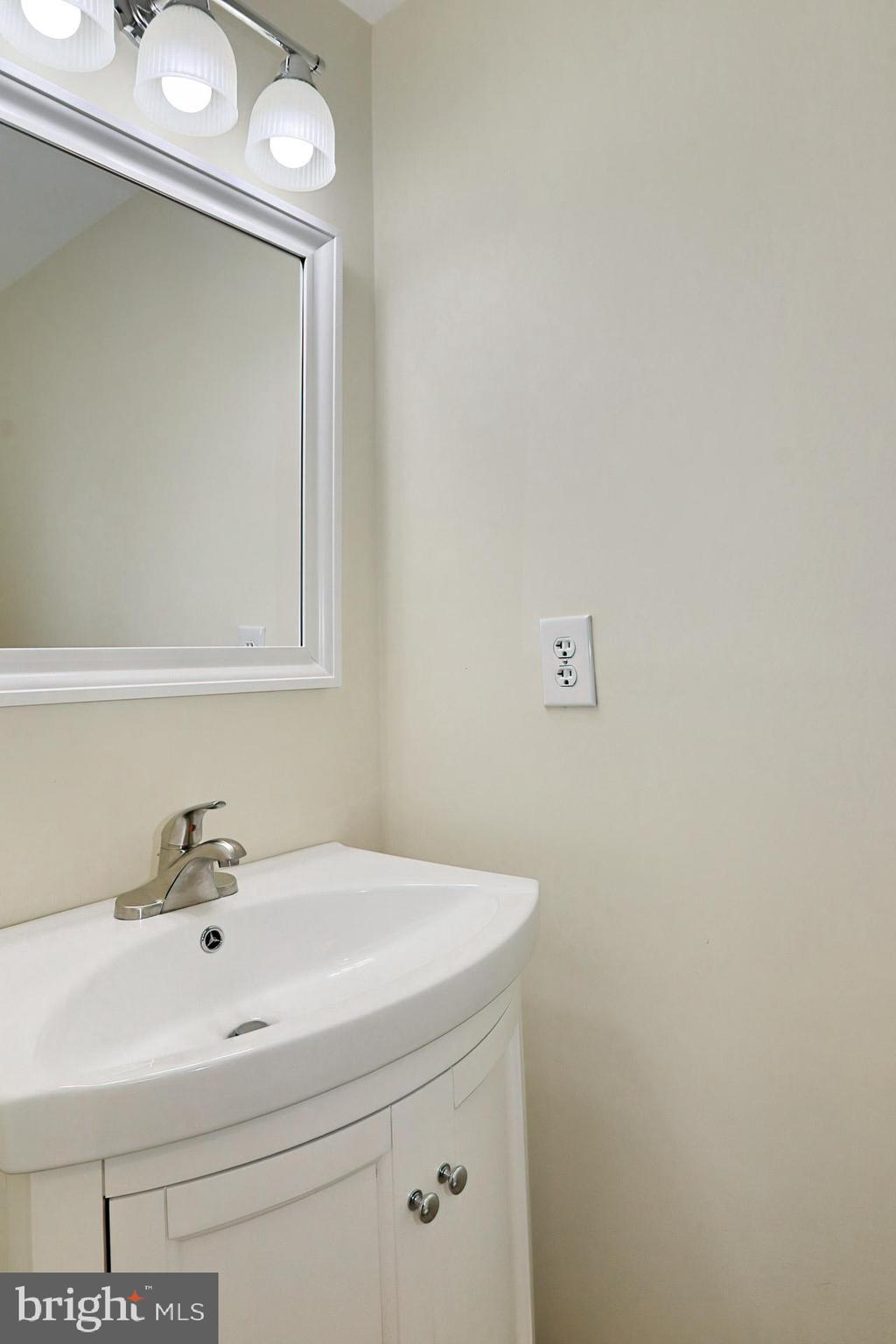 BURKE CENTRE - Residential Lease